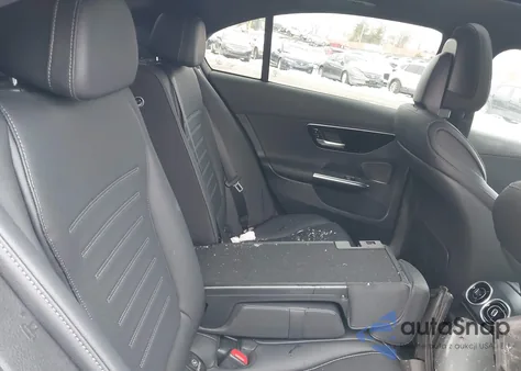 2022 Mercedes-Benz C 300 4Matic z USA, uszkodzony, nr VIN W1KAF4HB8NR060097